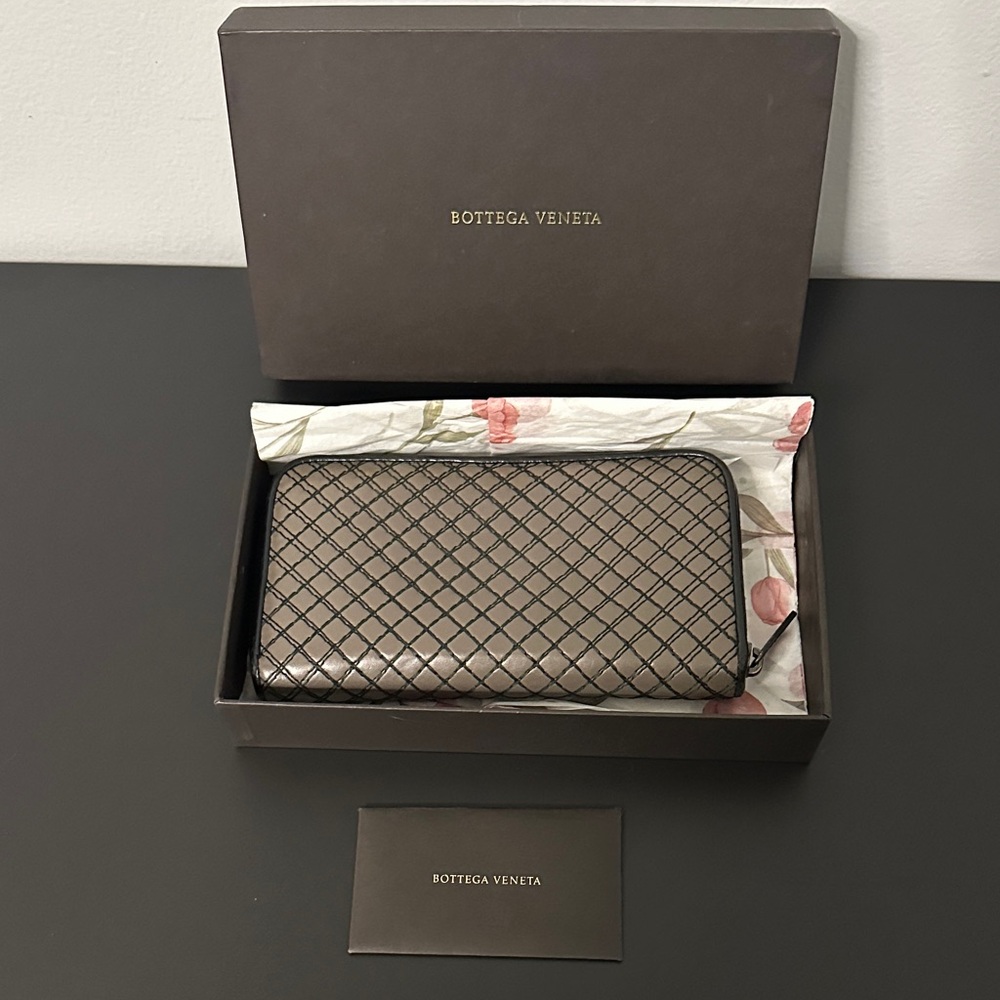 Bottega Veneta Dark Beige & Black Woven Zip Around Wallet. NWOT & Incl Orig Box - Picture 14 of 15